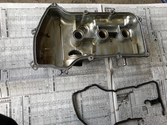 ハイゼットカーゴ　オイル漏れ　タペットカバーパッキン交換