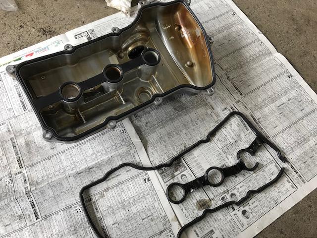 ハイゼットカーゴ　オイル漏れ　タペットカバーパッキン交換