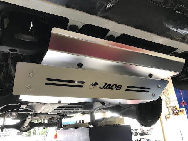 トヨタ ハイラックス タイヤ交換 タイヤ組替 JAOS ジャオス20インチアルミホイール スキッドプレート取付 アドブルー補充