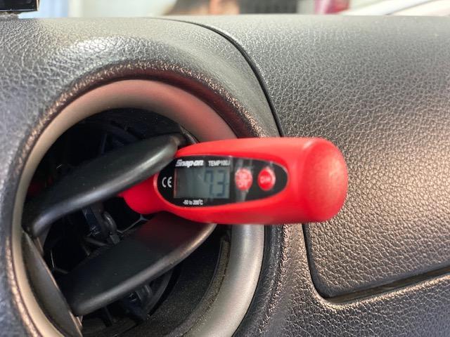 日産 NV350キャラバン エアコンガス漏れ コンデンサ交換