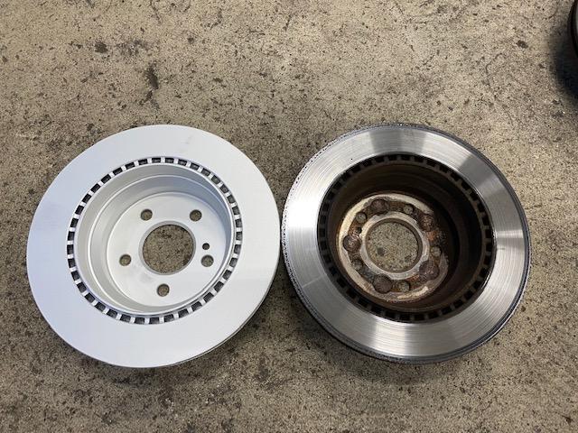 メルセデスベンツ E300 持込 ブレーキパッド ディスクロータ 交換 修理 外車 欧州車