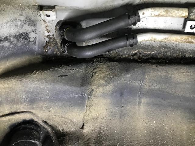 アルファード　クーラント漏れ　リヤヒーターホース・バンド交換