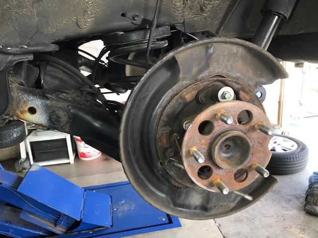 トヨタ　イプサム　ブレーキ修理　前後ディスクロータ交換　サイドライニング交換