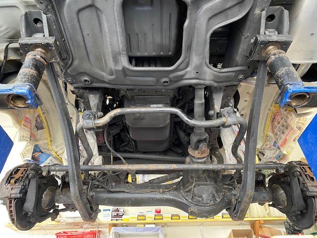 トヨタ ランドクルーザー80 車検整備 フロントパイプ リヤスタビリンクブッシュ 下廻り塗装 車検整備