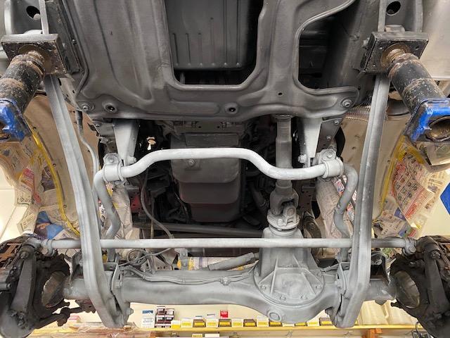 トヨタ ランドクルーザー80 車検整備 フロントパイプ リヤスタビリンクブッシュ 下廻り塗装 車検整備