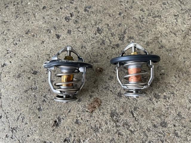 トヨタ イプサム アイドリング不安定　ラジエータ サーモスタット 交換 　イグニッションコイル・プラグ交換　スロットルボディ清掃　WAKO'Sスロットルバルブクリーナー