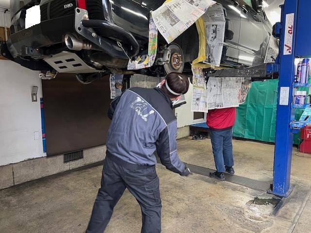 三菱 デリカ D:5 車検整備 ご予約　代車対応　フロントブレーキパッド エアコンフィルター 交換 WAKO'Sエアキャタライザーミスト 下廻りスリーラスター補修塗装 WAKOS’マフラー耐熱塗装　後日整備ご提案 秋田県 秋田市