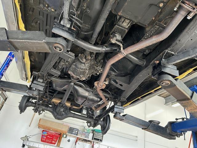 ジムニー　法定点検　12ヶ月点検　駆動系オイル交換　マフラーブラック　下廻り塗装補修　リヤトレーリングアームブッシュへたり　アーム交換　