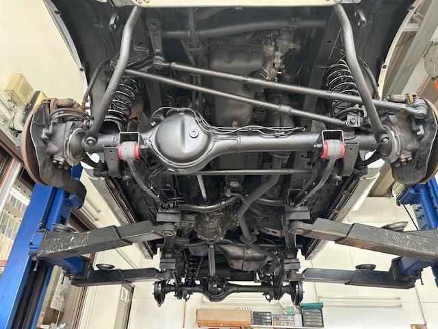 ジムニー　法定点検　12ヶ月点検　駆動系オイル交換　マフラーブラック　下廻り塗装補修　リヤトレーリングアームブッシュへたり　アーム交換　
