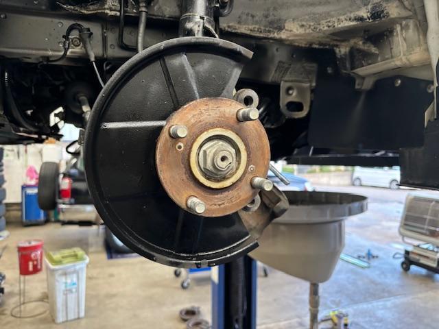 日産クリッパーバン　販売車輛車検整備　フロントブレーキ　パッド　ローター　プラグ　オイル交換　バックプレート塗装ワイパーラバー交換　下廻り洗浄防錆施工　マフラーWAKOS耐熱ブラック 　エアコンガス入替　エアコンフィルター　バッテリー交換