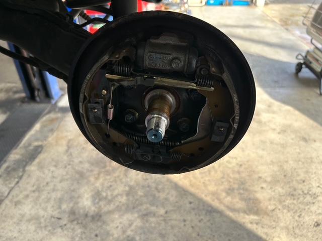 ホンダ フィット 車検整備 リヤハブベアリング ウォータポンプ 補機ベルト 交換 下廻り錆止め塗装 錆転換剤 マフラー耐熱塗装 