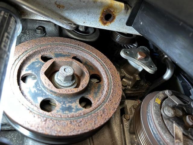 ホンダ フィット 車検整備 リヤハブベアリング ウォータポンプ 補機ベルト 交換 下廻り錆止め塗装 錆転換剤 マフラー耐熱塗装 