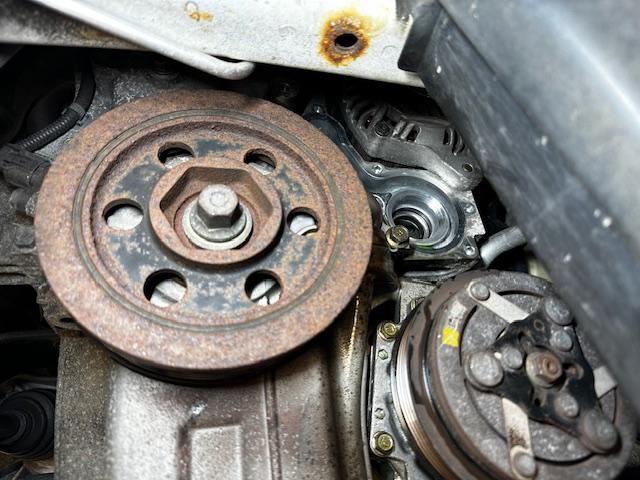 ホンダ フィット 車検整備 リヤハブベアリング ウォータポンプ 補機ベルト 交換 下廻り錆止め塗装 錆転換剤 マフラー耐熱塗装 