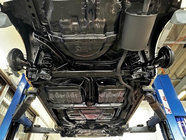 ホンダ フィット 車検整備 リヤハブベアリング ウォータポンプ 補機ベルト 交換 下廻り錆止め塗装 錆転換剤 マフラー耐熱塗装 