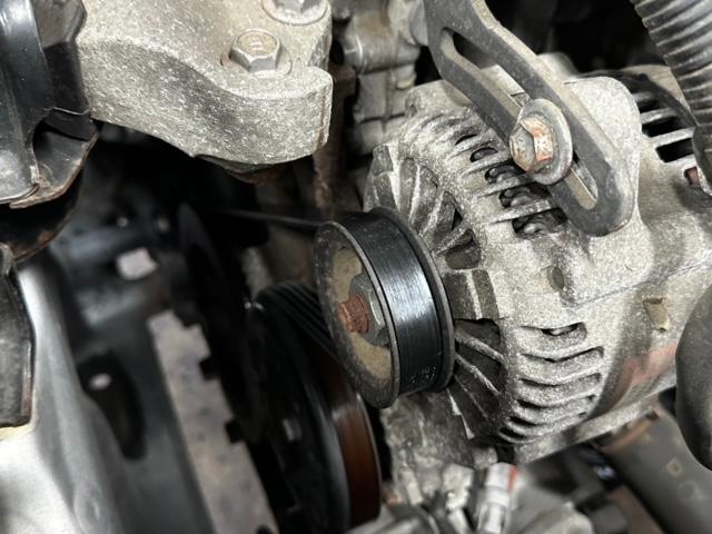 トヨタ　カローラアクシオ　予約　フロント及びリヤ・ブレーキ分解　Ｖベルト交換　フロントスタビリンク交換左右　フロントパイプ・クランプ交換　オイル・フィルタ交換　スパーク・プラグ交換 　スロットルボディ清掃　スタータモータ引きずり交換