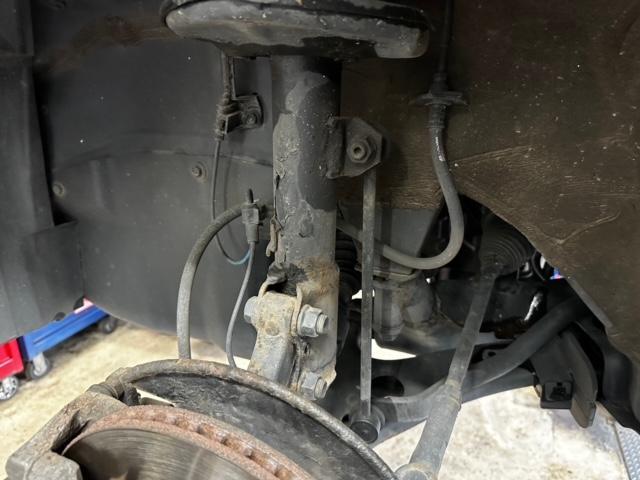 トヨタ　カローラアクシオ　予約　フロント及びリヤ・ブレーキ分解　Ｖベルト交換　フロントスタビリンク交換左右　フロントパイプ・クランプ交換　オイル・フィルタ交換　スパーク・プラグ交換 　スロットルボディ清掃　スタータモータ引きずり交換