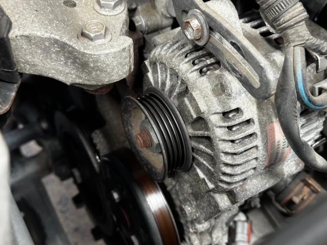 トヨタ　カローラアクシオ　予約　フロント及びリヤ・ブレーキ分解　Ｖベルト交換　フロントスタビリンク交換左右　フロントパイプ・クランプ交換　オイル・フィルタ交換　スパーク・プラグ交換 　スロットルボディ清掃　スタータモータ引きずり交換