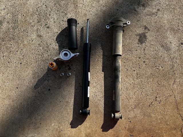 ランドローバー レンジローバーヴェラール リヤショックアブソーバー スタビリンク 交換 修理