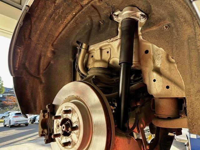 ランドローバー レンジローバーヴェラール リヤショックアブソーバー スタビリンク 交換 修理