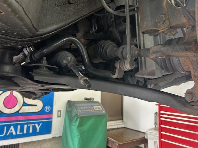 セレナ　車検入庫  事前予約　フロントディスクローター･パッド交換　フロントタイロッドエンド交換　リヤディスクローター脱着修理　下廻り洗浄錆止め塗装　ヘッドライトクリーニング　