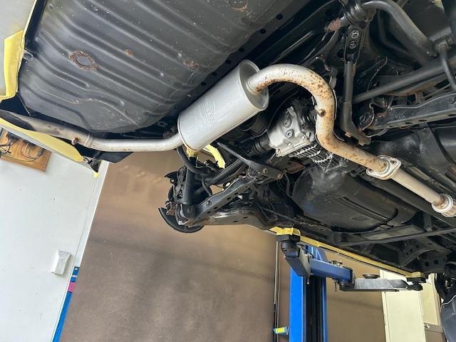 セレナ　車検入庫  事前予約　フロントディスクローター･パッド交換　フロントタイロッドエンド交換　リヤディスクローター脱着修理　下廻り洗浄錆止め塗装　ヘッドライトクリーニング　