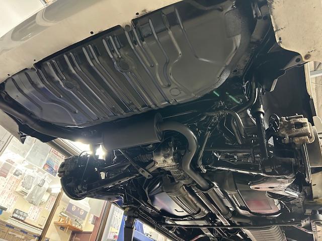 セレナ　車検入庫  事前予約　フロントディスクローター･パッド交換　フロントタイロッドエンド交換　リヤディスクローター脱着修理　下廻り洗浄錆止め塗装　ヘッドライトクリーニング　