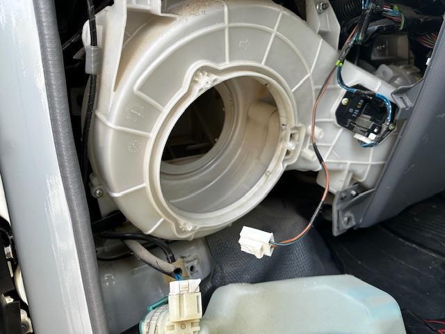 いすゞ エルフ 車検整備 ベアリンググリース ハブグリース ハブシール ブロアファンモータ 交換