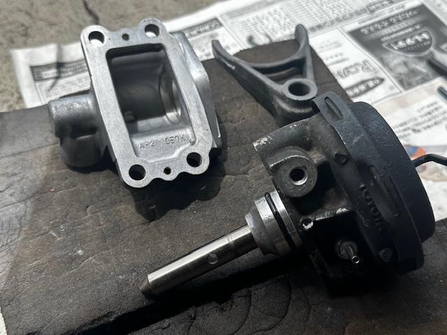 トヨタ ハイラックスサーフ 車検整備 ディファレンシャルアクチュエータ エキゾーストパイプ マフラー交換 下廻り防錆補修 スリーラスター