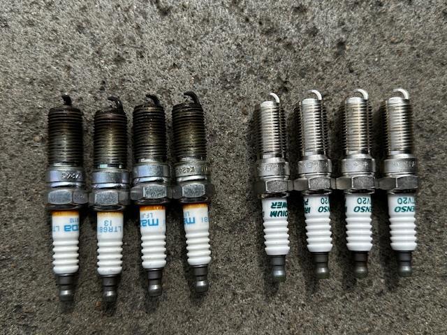 マツダ プレマシー 車検整備 エアコン効かない ブレーキ固着 エアコンコンプレッサ フロントキャリパ スパークプラグ 交換