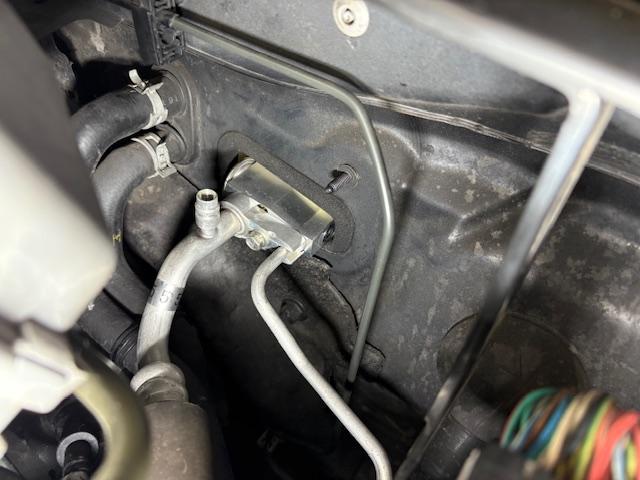 スバル　インプレッサ　エアコン不調　エアコンガス漏れ　コンプレッサー異音　エアコン配管ラインオイルフラッシング　コンデンサー交換　エアコンステーション　事前確認　事前予約