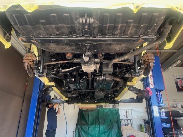 ホンダ　ステップワゴンスパーダ　車検入庫　車検整備　エンジンオイル、フィルター交換　フロントブレーキパッド、ローター交換　　コーナーランプ　下廻り塗装　マフラー塗装