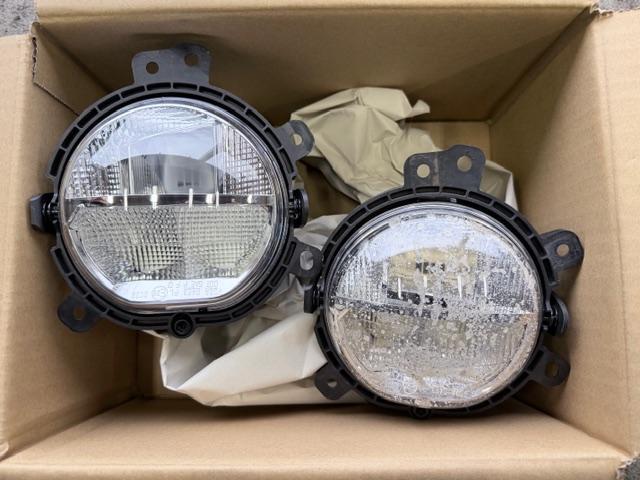 MINI クーパー 車検整備 リヤキャリパマウンティングブラケット修理 エアコンガス抜き替え ヘッドライト研磨 WAKO’Sクーラントブースター  フォグランプAssy交換