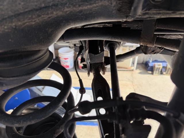 日産 セレナ 12ヵ月点検 リヤアッパーアーム 腐食 交換