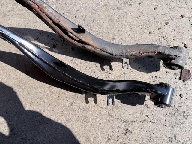 日産 セレナ 12ヵ月点検 リヤアッパーアーム 腐食 交換