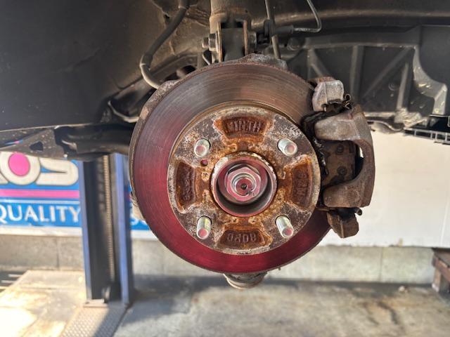 スズキ ワゴンR 車検整備 フロントブレーキパッド、フロントブレーキローター交換
下回り洗浄 スリーラスター補修 ワコーズ耐熱ブラック