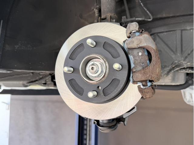 スズキ ワゴンR 車検整備 フロントブレーキパッド、フロントブレーキローター交換
下回り洗浄 スリーラスター補修 ワコーズ耐熱ブラック