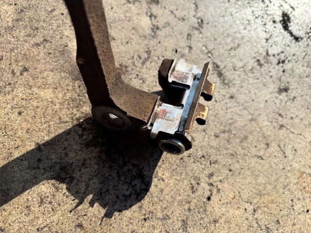 スズキ ワゴンR 車検整備 フロントブレーキパッド、フロントブレーキローター交換
下回り洗浄 スリーラスター補修 ワコーズ耐熱ブラック