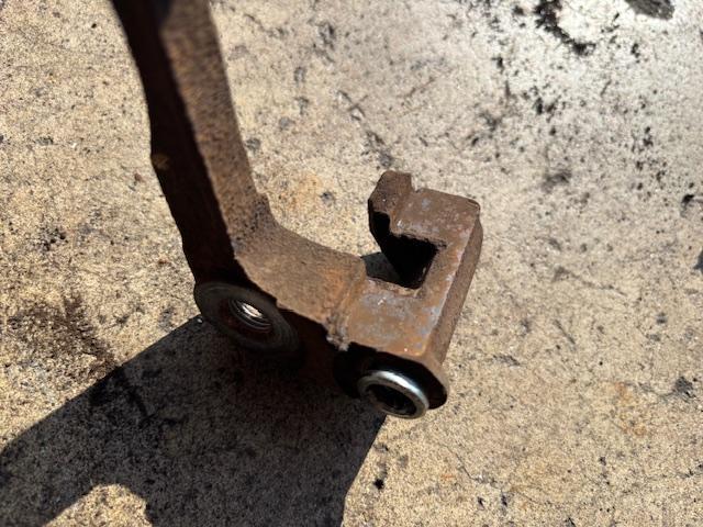 スズキ ワゴンR 車検整備 フロントブレーキパッド、フロントブレーキローター交換
下回り洗浄 スリーラスター補修 ワコーズ耐熱ブラック