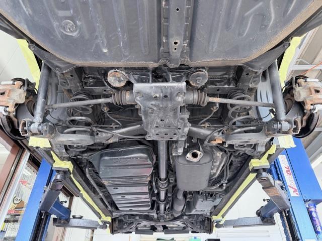 トヨタ ヴォクシー 車検整備 マフラー溶接修理 テールパイプ交換 リヤキャリパマウンティングブラケット交換 ディスクロータ 修理