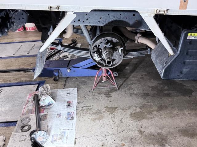 いすゞ エルフ ドライブシャフトブーツ ハブベアリンググリース 交換 車検整備