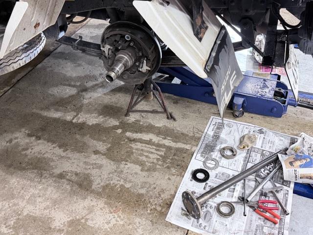 いすゞ エルフ ドライブシャフトブーツ ハブベアリンググリース 交換 車検整備