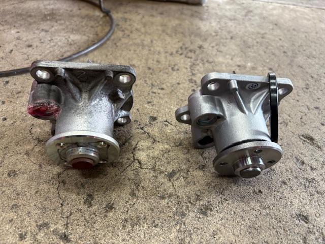 ダイハツ　ムーヴキャンバス　車検入庫　走行10万㎞　ウォーターポンプ・ファンベルト・エアコンベルト交換　下廻り洗浄塗装　バッテリー交換　エアコンフィルター交換　