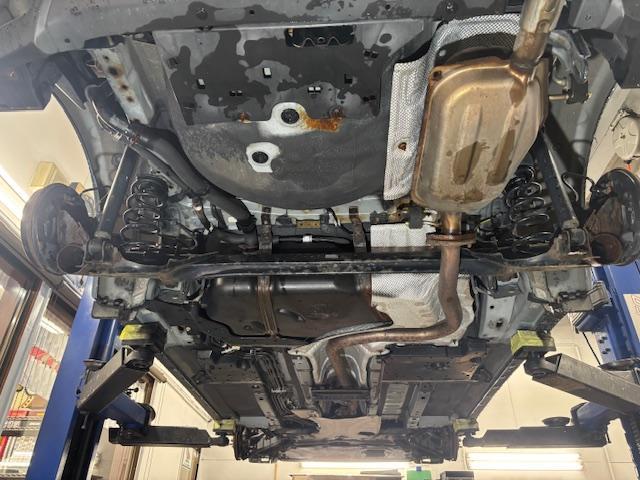 マツダ　デミオ　車検 下廻り塗装(錆止め)油性シャシブラック　エンジン・オイル（エレメント）交換　クリーン・エア・フィルタ交換　ﾊﾞｯﾃﾘｰ交換 S-95 ｱｲﾄﾞﾘﾝｸﾞｽﾄｯﾌﾟ　ヘッドライト研磨