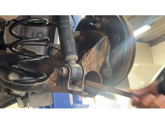 マツダ　デミオ　車検 下廻り塗装(錆止め)油性シャシブラック　エンジン・オイル（エレメント）交換　クリーン・エア・フィルタ交換　ﾊﾞｯﾃﾘｰ交換 S-95 ｱｲﾄﾞﾘﾝｸﾞｽﾄｯﾌﾟ　ヘッドライト研磨