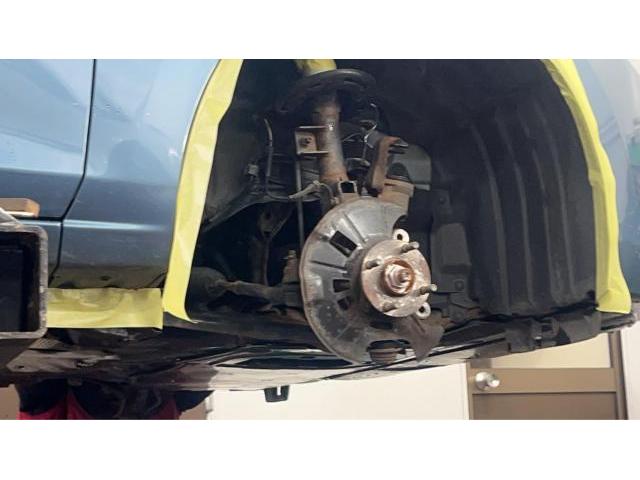 マツダ　デミオ　車検 下廻り塗装(錆止め)油性シャシブラック　エンジン・オイル（エレメント）交換　クリーン・エア・フィルタ交換　ﾊﾞｯﾃﾘｰ交換 S-95 ｱｲﾄﾞﾘﾝｸﾞｽﾄｯﾌﾟ　ヘッドライト研磨