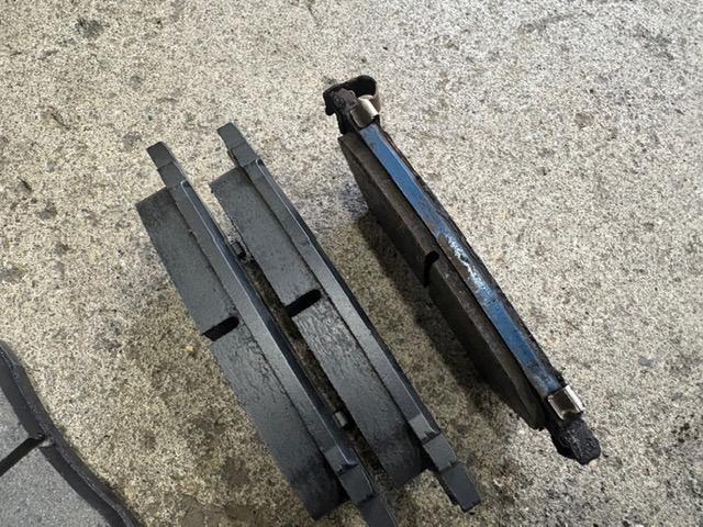 三菱 デリカD:5 車検整備 ブレーキ廻り 交換 修理 下廻り防錆補修 マフラー耐熱塗装 バッテリー交換 エアコンフィルター交換