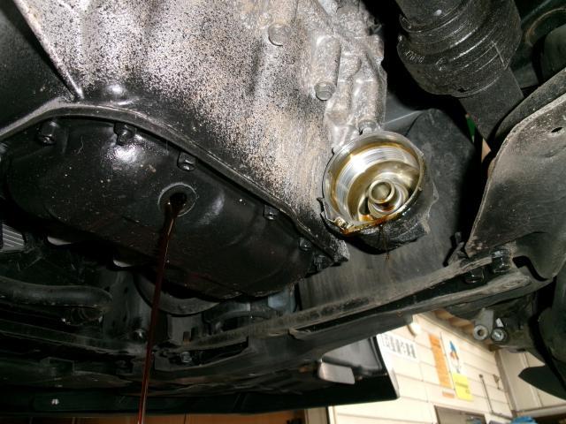 トヨタ　プリウス　納車前　12ヶ月点検整備　エンジンオイル交換　ブレーキパッド交換　補機バッテリー交換等