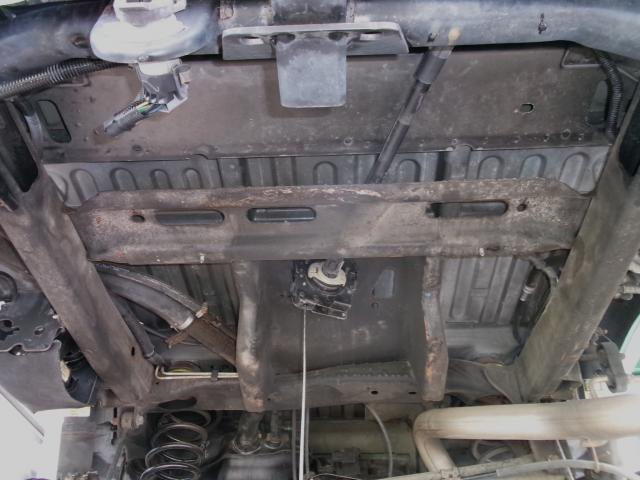 キャデラック　キャデラックエスカレード　下回り塩害防止　レジン塗装