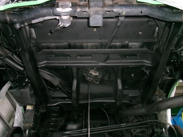 キャデラック　キャデラックエスカレード　下回り塩害防止　レジン塗装