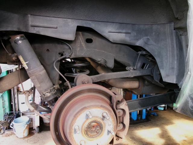 キャデラック　キャデラックエスカレード　下回り塩害防止　レジン塗装